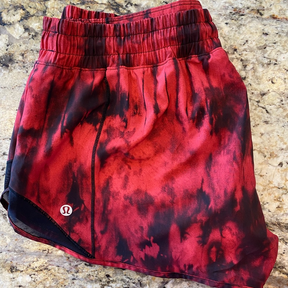 Lululemon Hotty Hot Shorts Game Day (10)